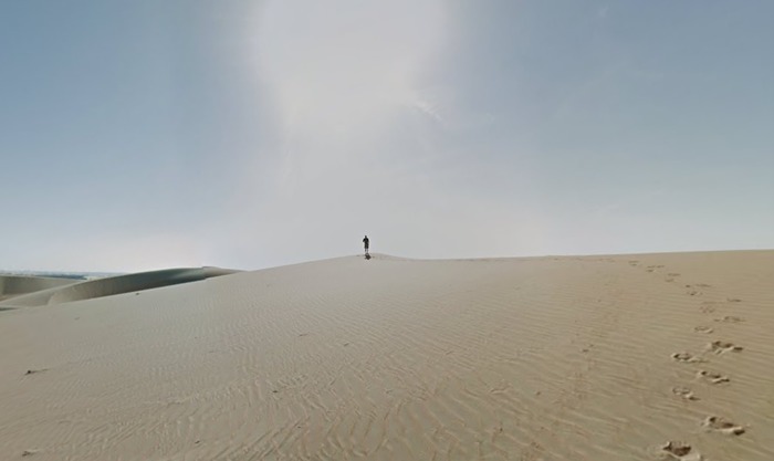 الجمل يصبح مصور جوجل  "ستريت فيو" لاظهار ملامح الصحراء العربية الحقيقية
