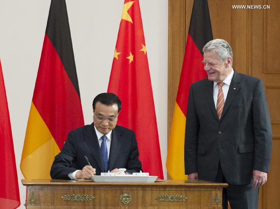 رئيس مجلس الدولة الصيني يحث على زيادة دفع الشراكة الصينية-الألمانية
