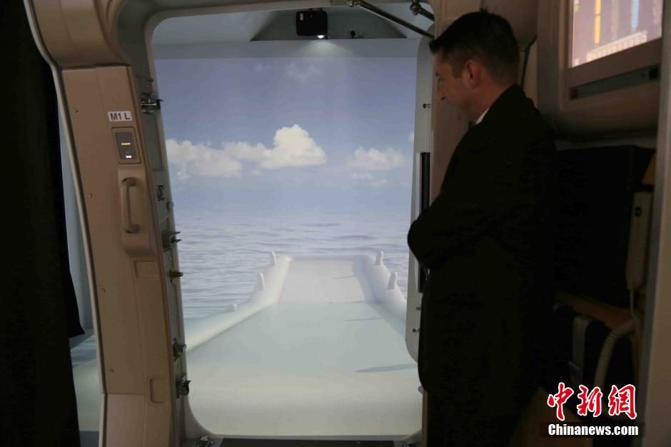 مركز التدريب والابتكار للطيران الإماراتي يفتتح أمام وسائل الإعلام الصينية