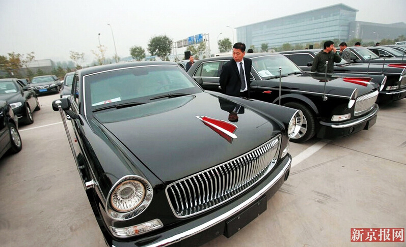 السيارة "هونغتشي" ب6 ملايين يوان تتحمل مهام استقبال ضيوف الأبيك