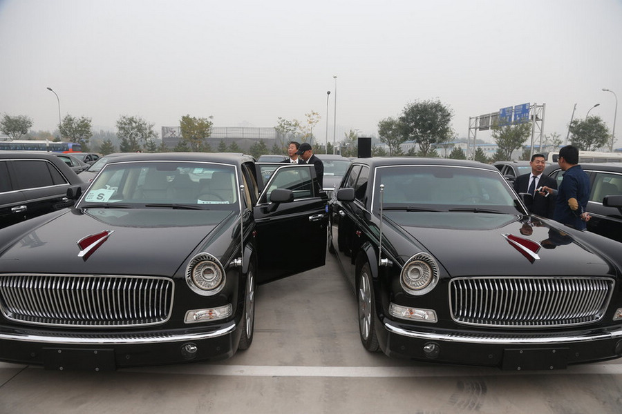 السيارة "هونغتشي" ب6 ملايين يوان تتحمل مهام استقبال ضيوف الأبيك