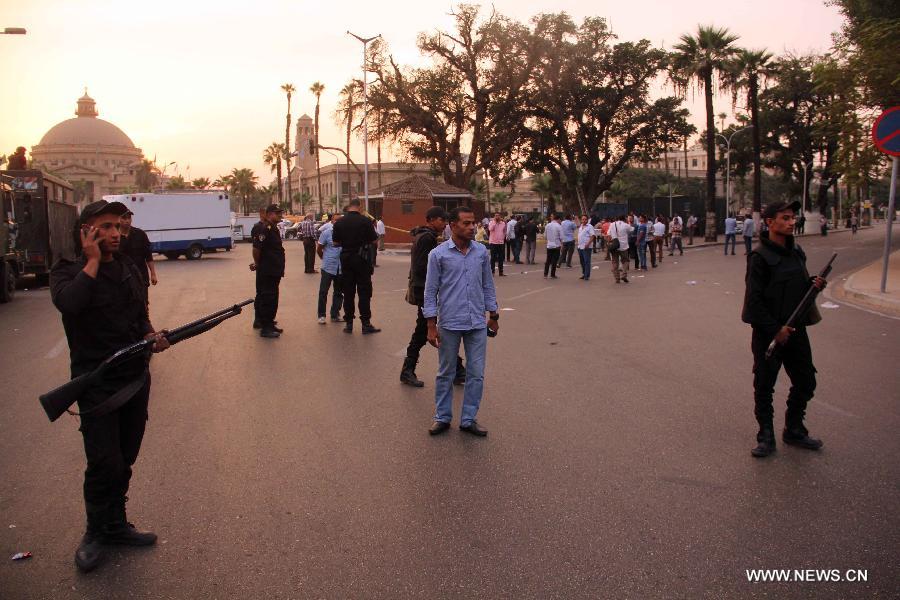عشرة جرحى في انفجار أمام جامعة القاهرة