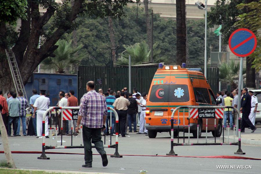 عشرة جرحى في انفجار أمام جامعة القاهرة
