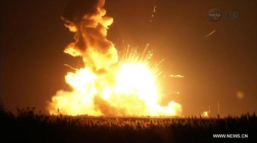 انفجار صاروخ فضائي أمريكي بعيد إطلاقه