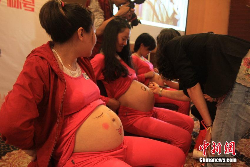 ممارسة ألف حامل فى الصين اليوغا تدخل موسوعة غينيس