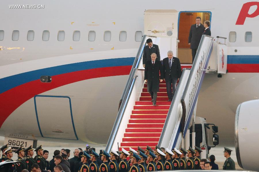 بوتين يصل بكين لحضور لقاء زعماء أبيك
