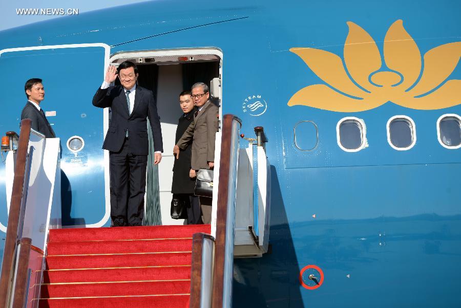 الرئيس الفيتنامي يصل بكين لحضور الاجتماع الـ 22 لزعماء الأبيك