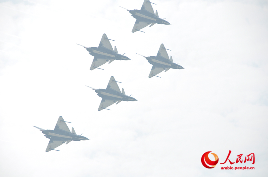 عرض جوي رائع لـ " فريق الأول من أغسطس" التابع للجيش التحرير الشعبي الصيني في معرض الصين للطيران