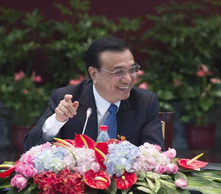 رئيس مجلس الدولة: الحكومة الصينية تدعم بقوة تطوير الانترنت