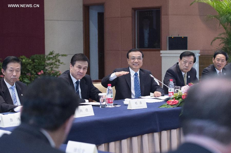 رئيس مجلس الدولة: الحكومة الصينية تدعم بقوة تطوير الانترنت