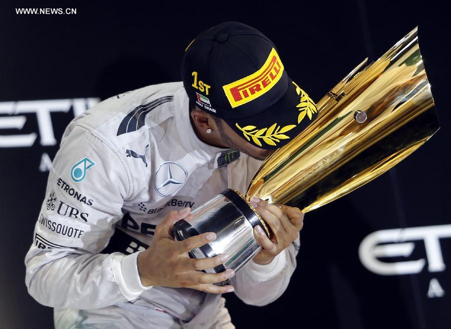 البريطاني هاميلتون يتوج بطلا للعالم بفوزه بسباق الفورمولا 1 في أبوظبي