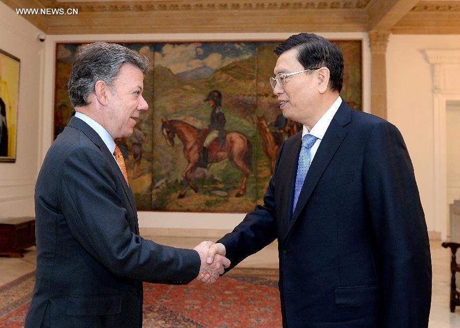 كبير المشرعين الصينيين يلتقي بالرئيس الكولومبي لمناقشة العلاقات الثنائية