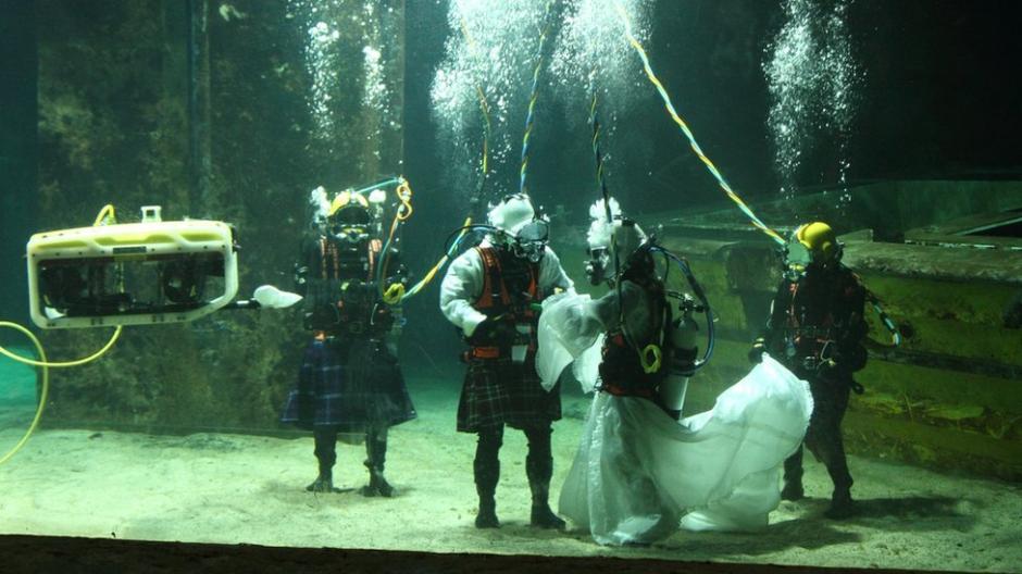 حفل زفاف تحت الماء الأكثر رومانسية في العالم
