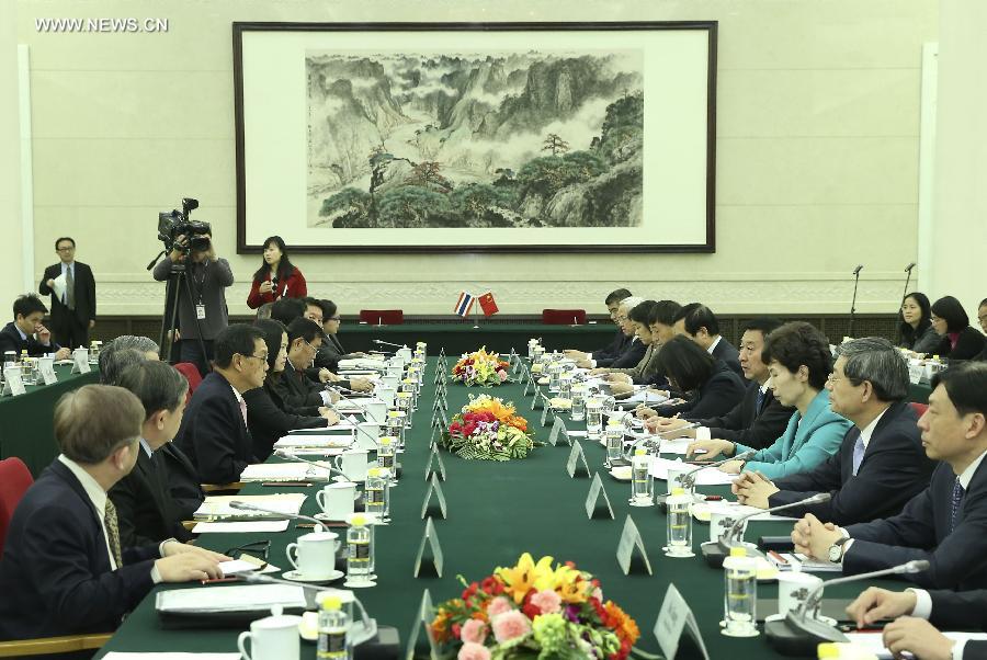 الصين وتايلاند تتعهدان بتعزيز التعاون الاقتصادي والاستثماري