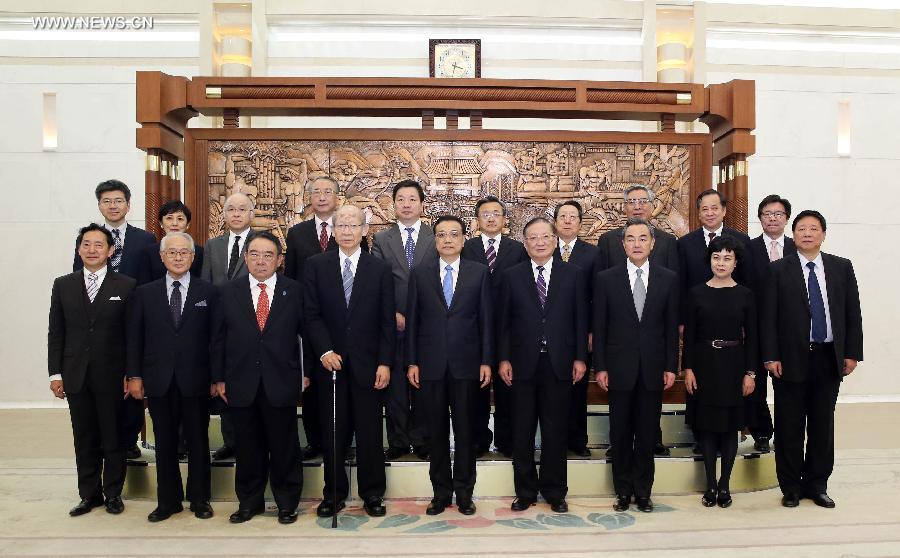 رئيس مجلس الدولة الصيني يجتمع مع لجنة الصداقة الصينية-اليابانية