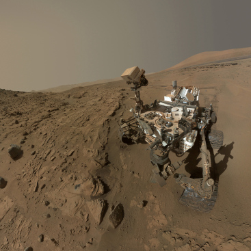 5، التقط مسبار المريخ "روفر" لوكالة ناسا، صورة سيلفي لنفسه بمناسبة "عيد ميلاده" الأول في المريخ في 24 يونيو هذا العام.  