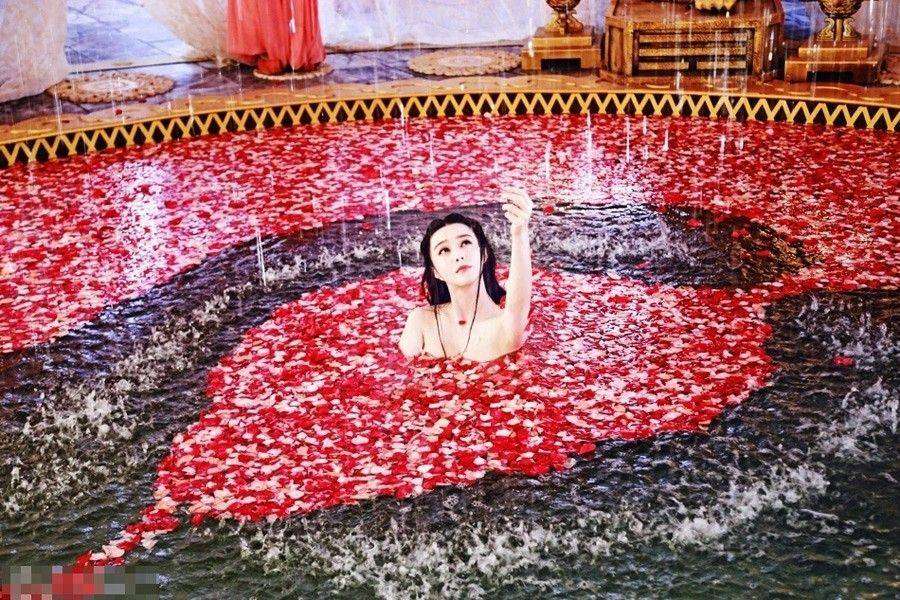 لقطات جميلة للممثلة فان بينغ بينغ في المسلسل التلفزيوني "ملكة وو تسه تيان"