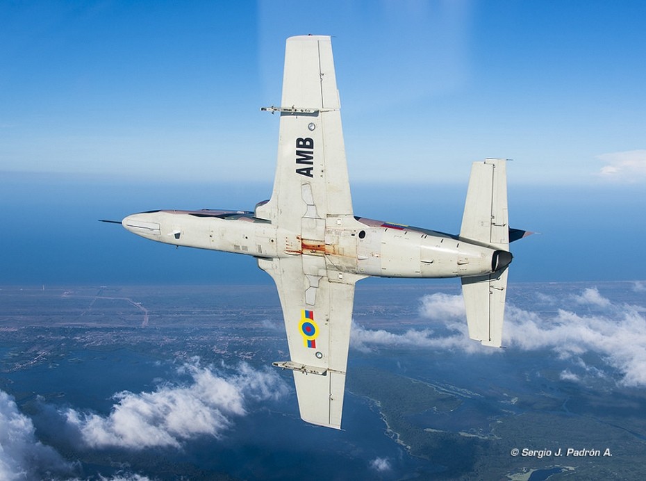 تظهر في الصورة طائرة التدريب  K-8 المسلحة للقوات الجوية الفنزويلية.