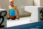  "فتاة كرة السلة" تصبح بطلة سباحة