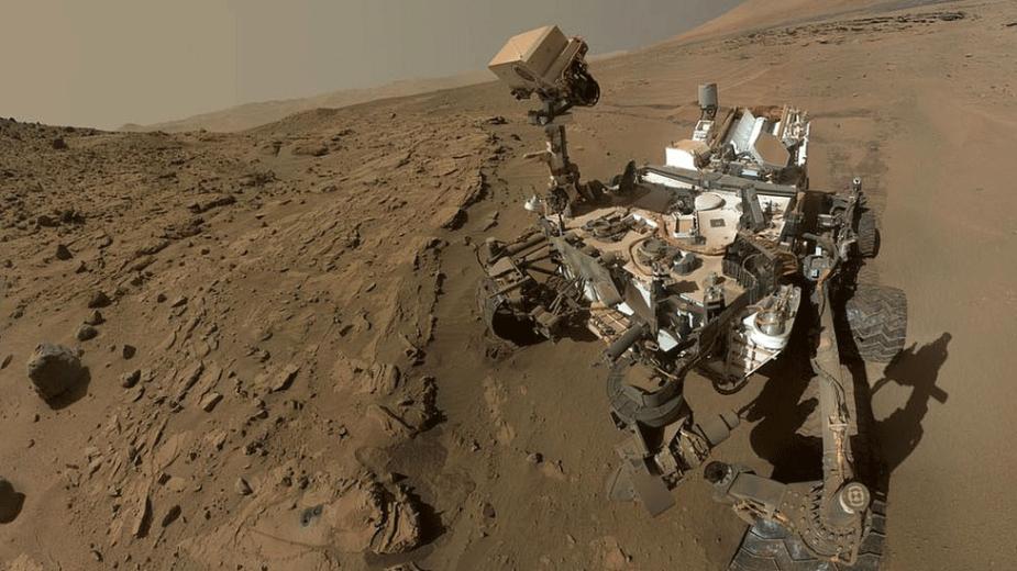 صور مسبار المريخ "كيوريوسيتي" عديدا من الصور بكاميرا مجهز على ذراعه الآلي، بما في ذلك "صور سيلفي". 