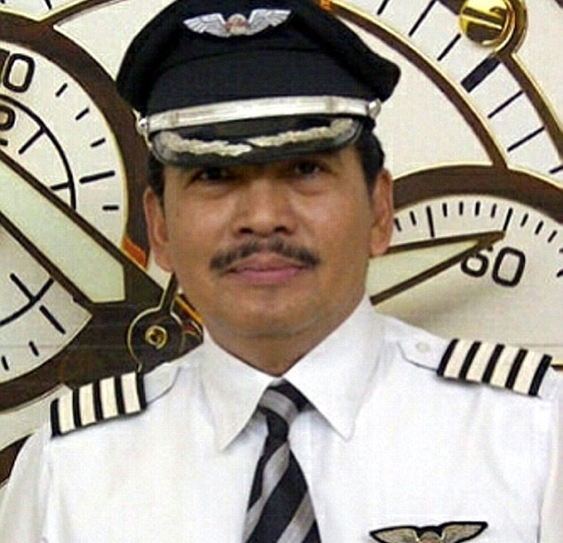 كشف صور لبعض ركاب الطائرة الماليزية المفقودة وأعضاء طاقمها 