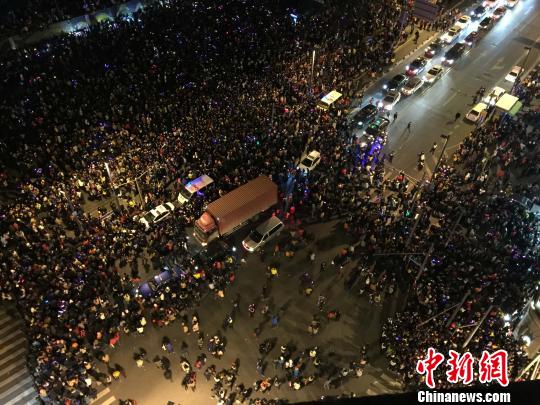 مقتل 35 وجرح 43 شخصا في حادث التدافع في شانغهاي ليلة رأس السنة الجديدة