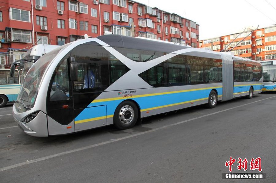 بكين تشغل حافلات كهربائية جديدة بطول 18 مترا