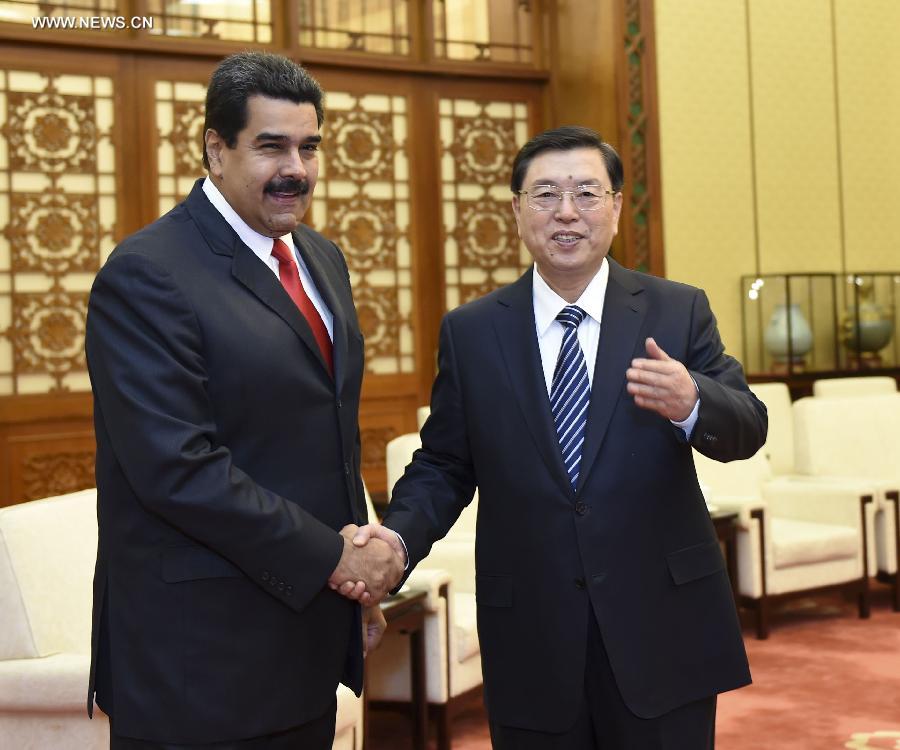 كبير المشرعين الصينيين يلتقى برئيس فنزويلا