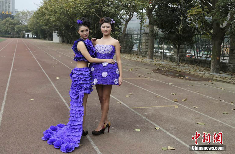 تصميم فساتين زفاف فريدة من الأوراق المهملة فى الصين
