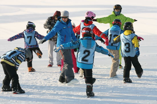 الصين تنظم مهرجان تزلج عالمي للأطفال
