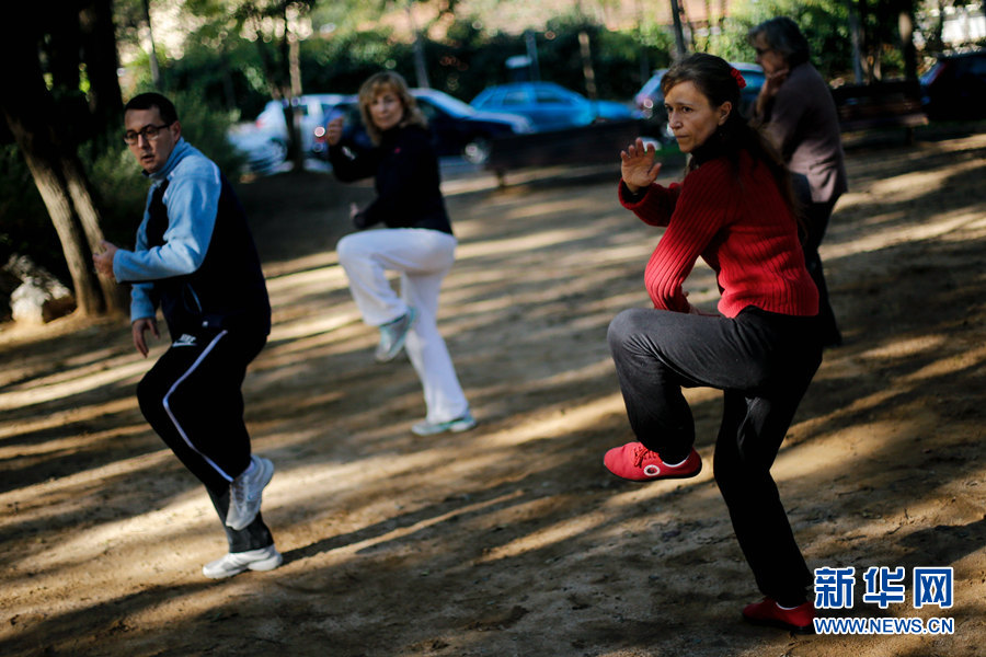 قصة بالصور: مشاعر قوية تربط أسبانية برياضة التاي جي الصينية