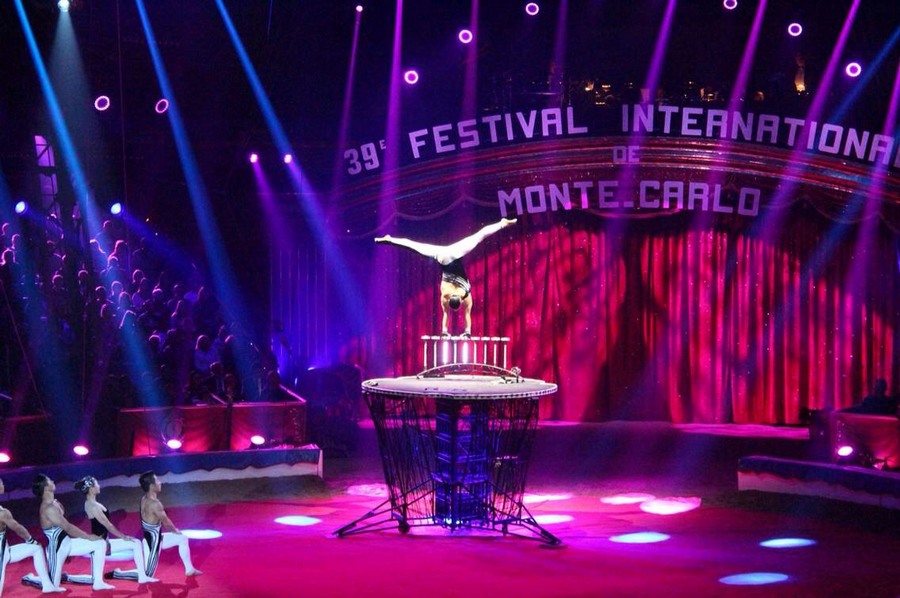فرقة أكروبات صينية تفوز بـ"جائزة المهرج الذهبي" الدولية في مونتي كارلو