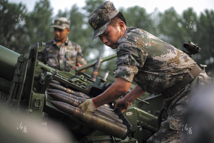 مشاهد تظهر الحياة اليومية لجنود صينيين 