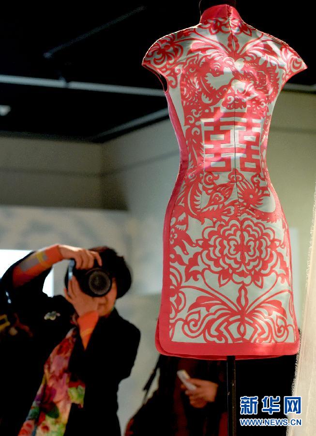 معرض "تشيباو" يظهر سحر الأزياء الصينية التقليدية 