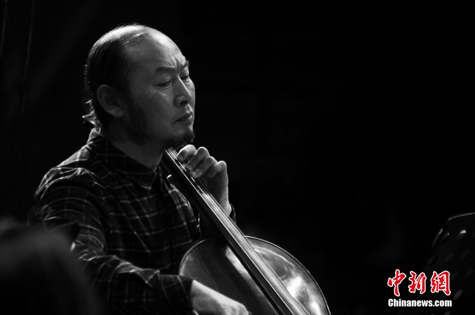 قصة بالصور: فرقة للموسيقى الإيقاعية شكلها هواة، تلقى شعبية كبيرة في الصين