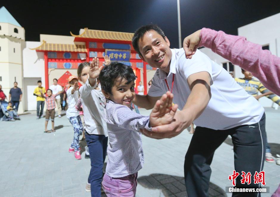 ينظم جناح الصين في الدورة 15 لمهرجان مسقط الدولي للفنون "دروس الكونغ فو الصيني" في 7 فبراير الحالي في عمان.
