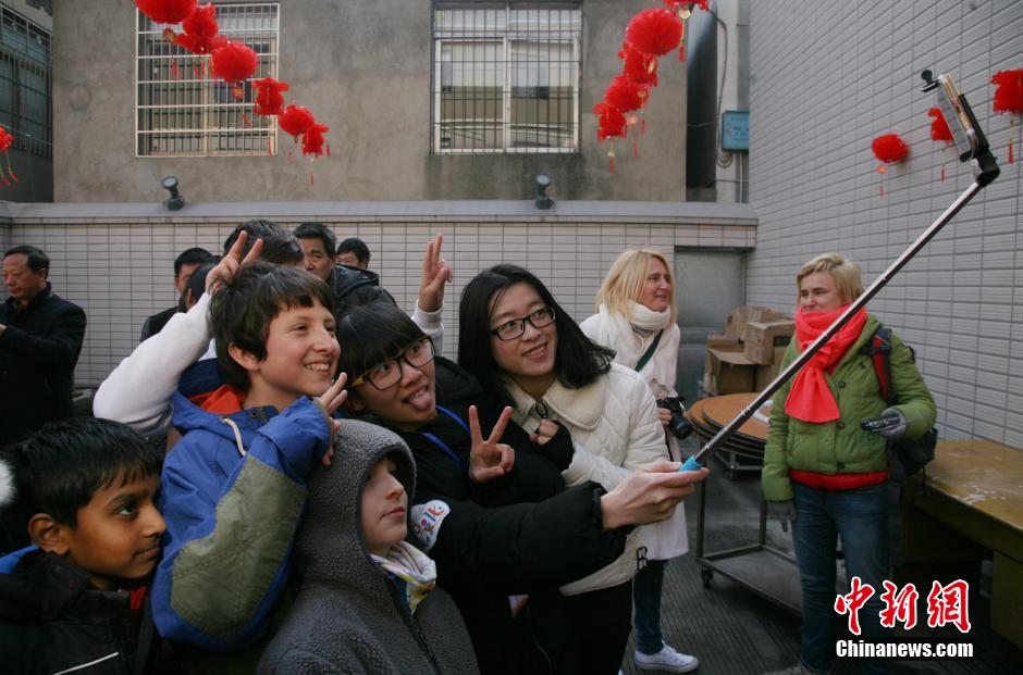 كيف يحتفل الطلاب الأجانب بعيد الربيع التقليدي الصيني؟