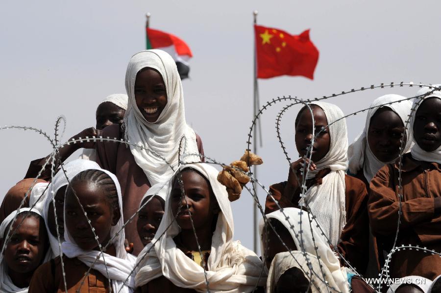 القوة الصينية لحفظ السلام تتبرع لمدرسة سودانية