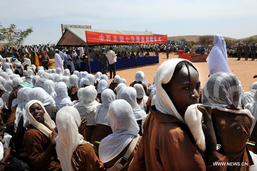 القوة الصينية لحفظ السلام تتبرع لمدرسة سودانية