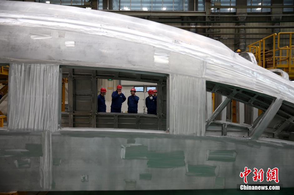 الكشف عن ورشة انتاج السكك الحديدية فائقة السرعة الصينية