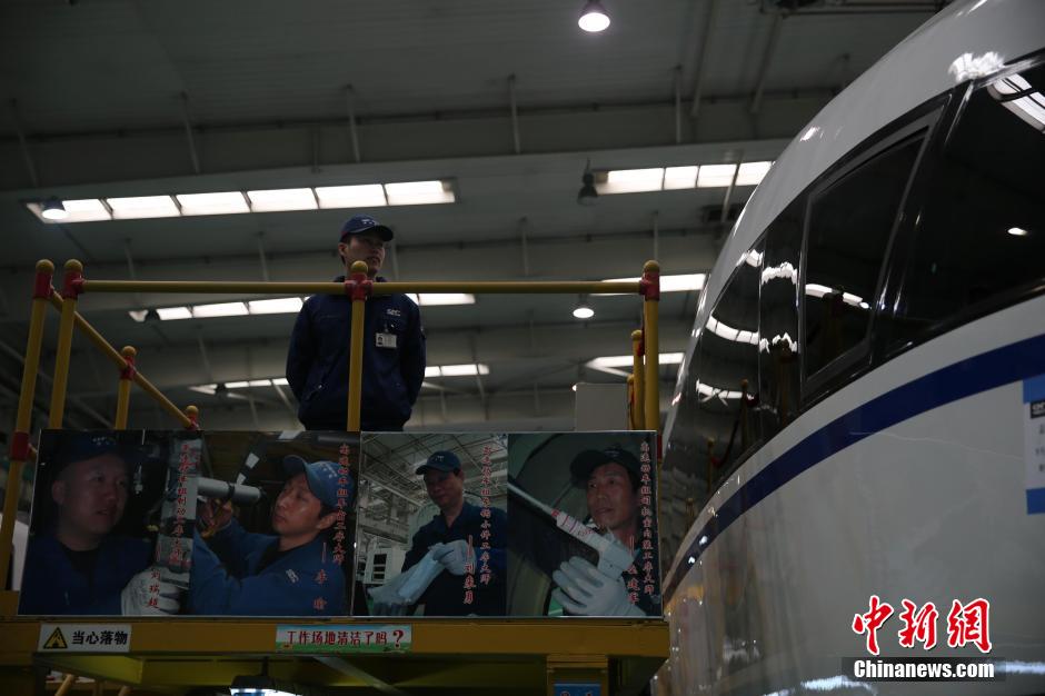 الكشف عن ورشة انتاج السكك الحديدية فائقة السرعة الصينية