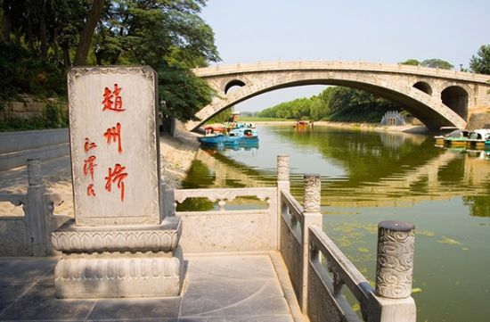  ضريح تشين شي هوانغ – القصر الملكي الأول في الصين