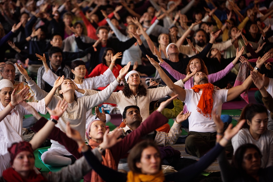 ريشيكيش الهندية تستضيف مهرجان اليوغا الدولي الـ16