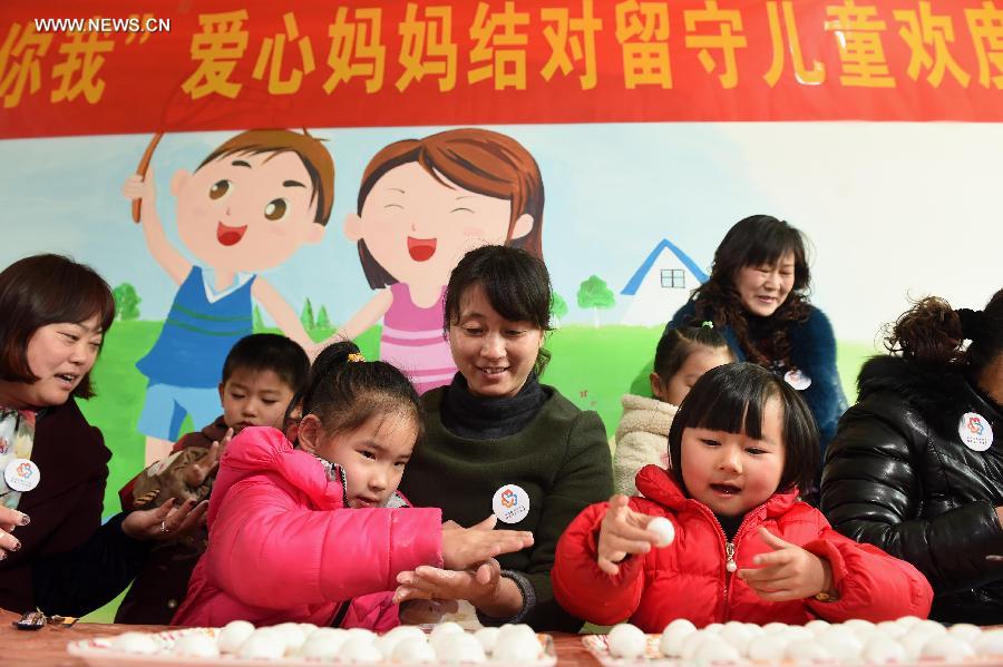 الشعب الصيني نحتفل عيد الفوانيس المقترب