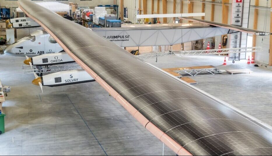 الطائرة الشمسية "سولار امبلس2" تحط في مسقط أولى محطات رحلتها التاريخية حول العالم