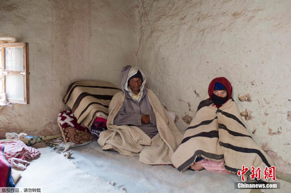 قصة بالصور:  المغربيون الذين يعيشون على قمم الجبال الثلجية