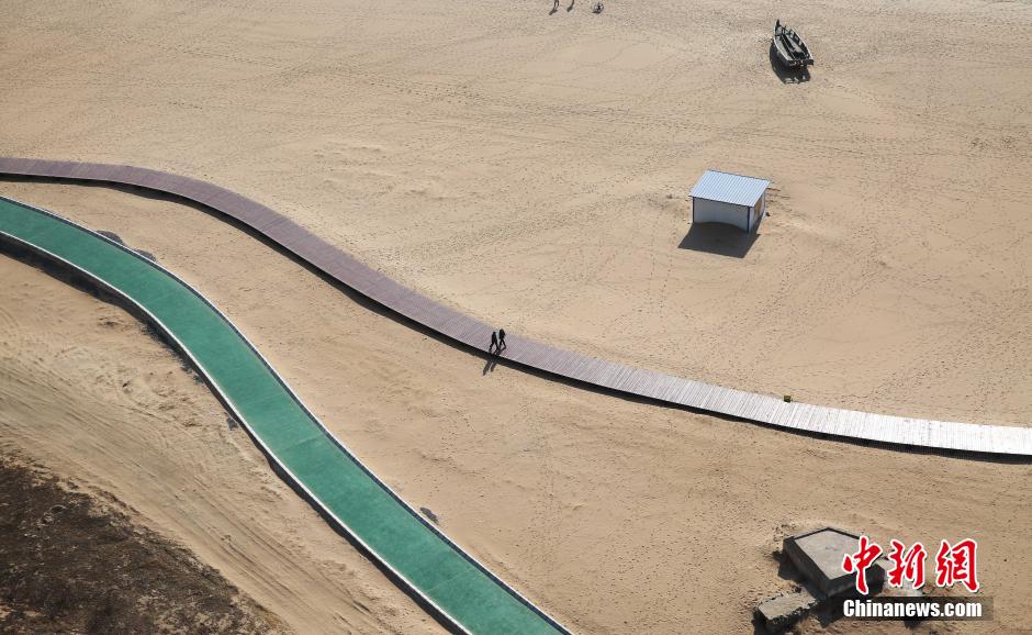 أطول ممر خشبي على شاطئ البحر في الصين