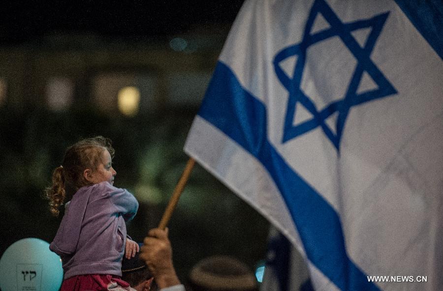 الآلاف من الإسرائيليين اليمينيين يتجمعون وسط تل أبيب لدعم نتنياهو قبل الإنتخابات