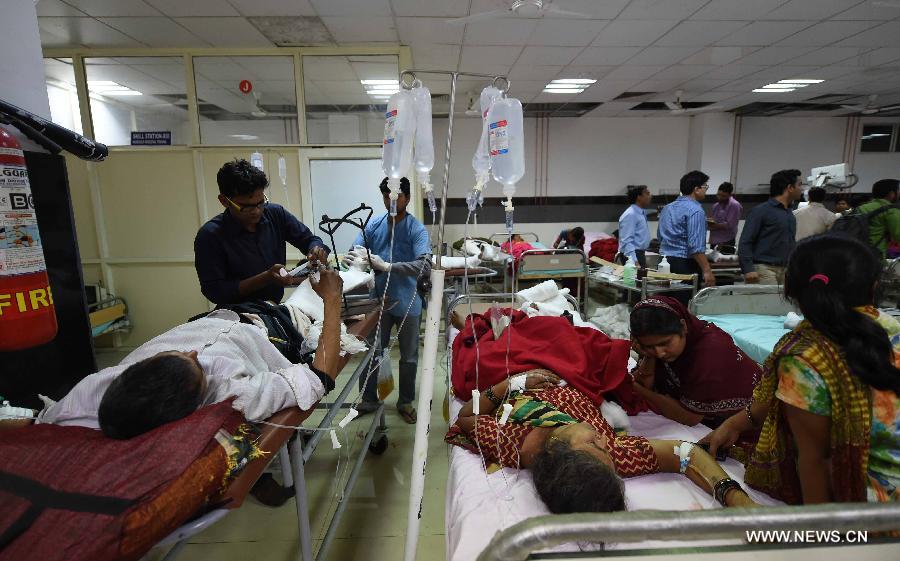 ارتفاع حصيلة قتلى حادث خروج قطار عن القضبان في الهند إلى 38 شخصا