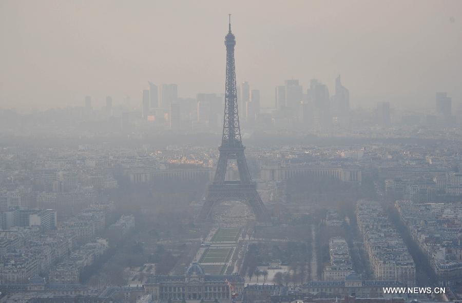 باريس تخفض من استخدام السيارات لتخفيف حدة التلوث